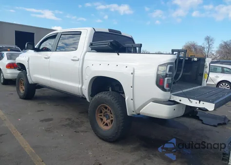 2015 Toyota Tundra Platinum 5.7L V8 z USA, uszkodzony, nr VIN 5TFAW5F13FX486514